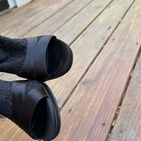 BCBG lace booties - Picture 6 of 13